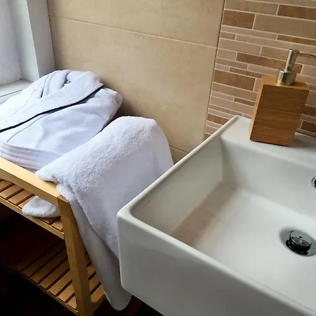 Guest house W14 *